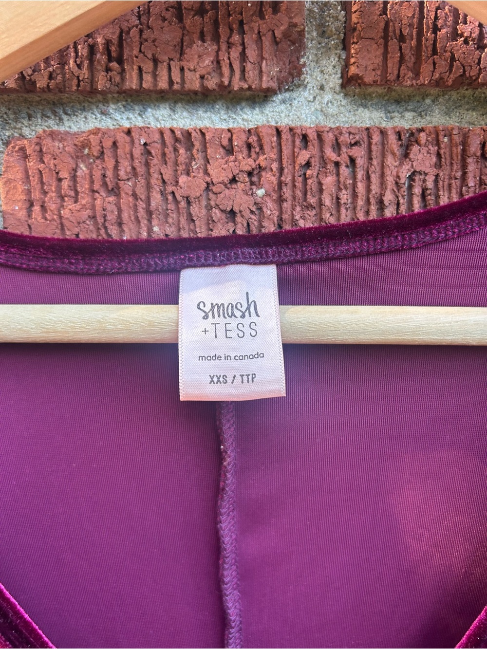 SMASH + TESS Burgundy Velvet V-Neck Romper Jumpsuit β XXS - Picture 2 of 3
